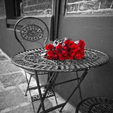 Assaf Frank - Bunch of roses on a table