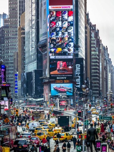 Assaf Frank - Commuters on busy Broadway in Ney York City near Times Square