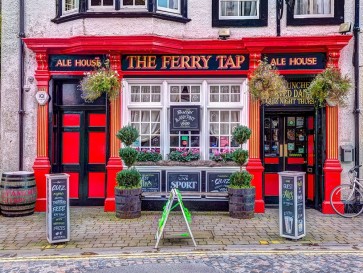 Assaf Frank - Street cafe in South Queensferry-Scotland
