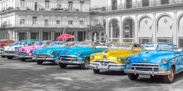Assaf Frank - Traditional cuban cars parked in row by the road in Havava, Cuba, FTBR 1849