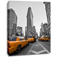 Assaf Frank - Traffic in front of Flatiron Building, Manhattan, New York
