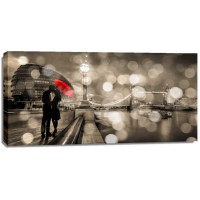 Dianne Loumer - Kissing in London (BW)